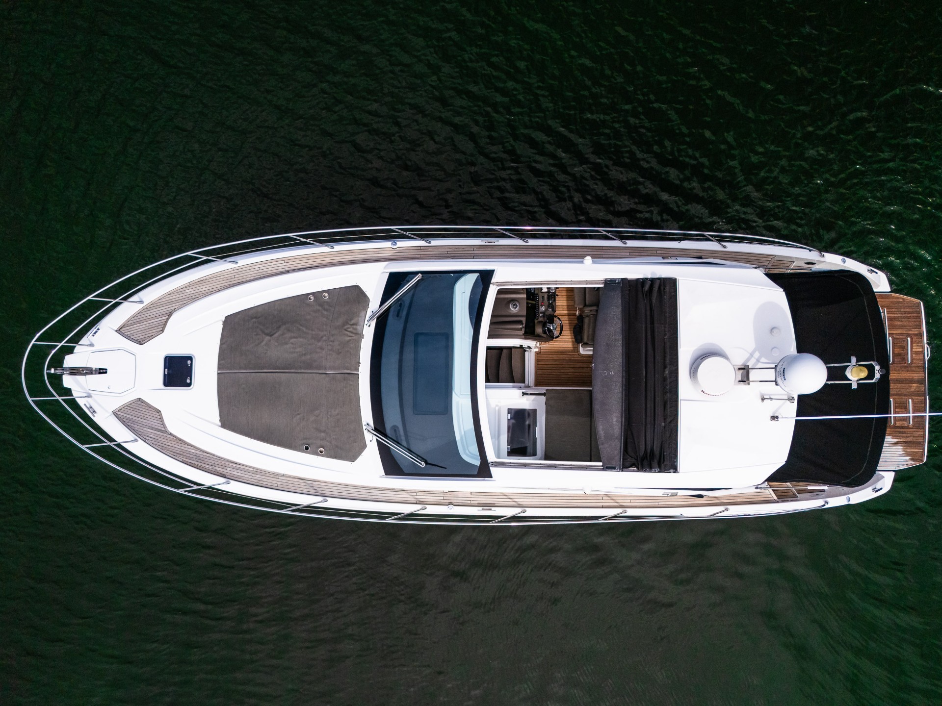 Yacht Photo 6